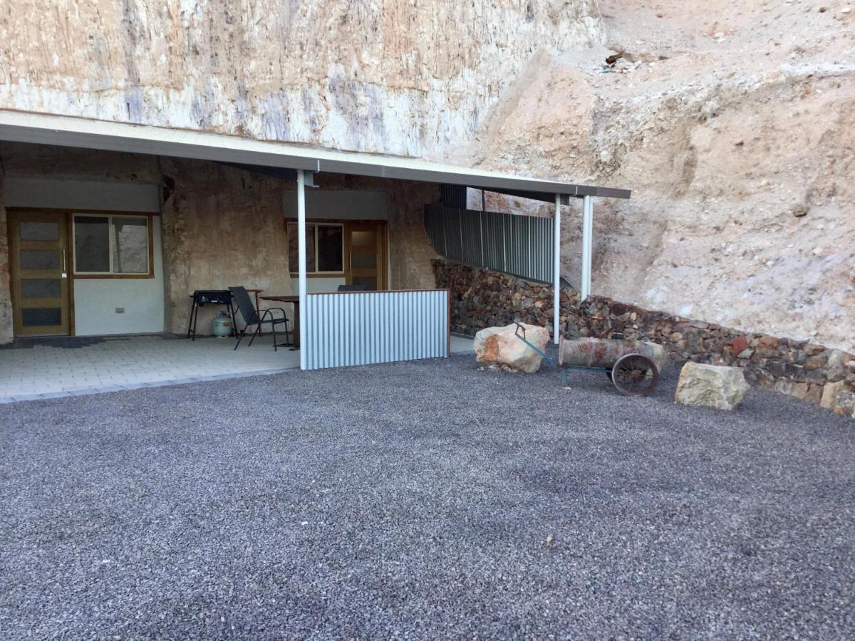 Dug Out B&B Coober Pedy Exteriör bild