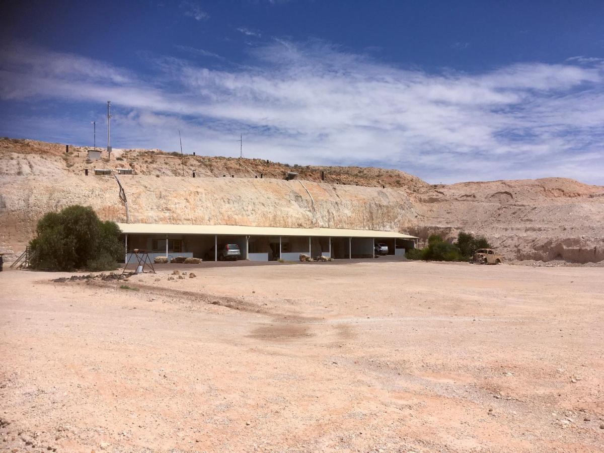 Dug Out B&B Coober Pedy Exteriör bild