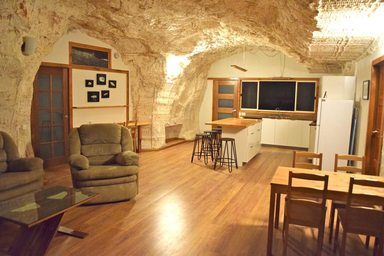 Dug Out B&B Coober Pedy Exteriör bild