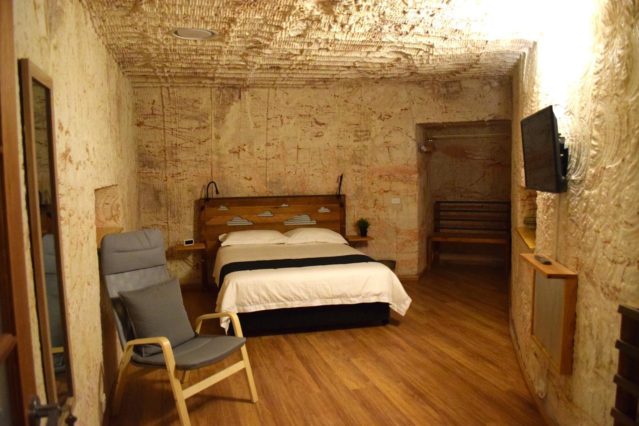 Dug Out B&B Coober Pedy Exteriör bild