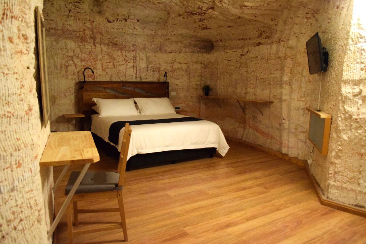 Dug Out B&B Coober Pedy Exteriör bild
