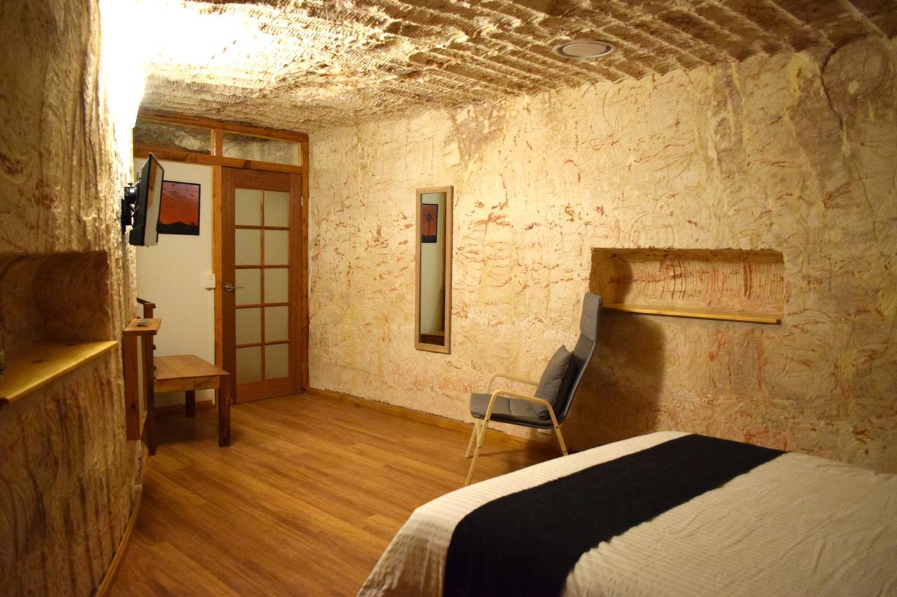 Dug Out B&B Coober Pedy Exteriör bild
