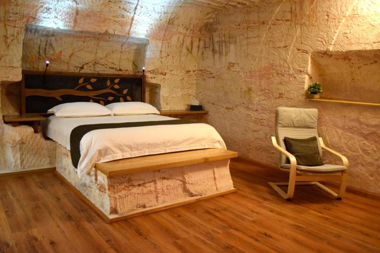 Dug Out B&B Coober Pedy Exteriör bild