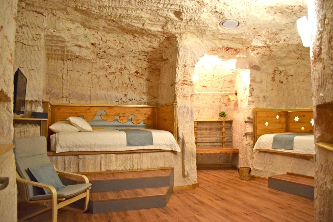 Dug Out B&B Coober Pedy Exteriör bild