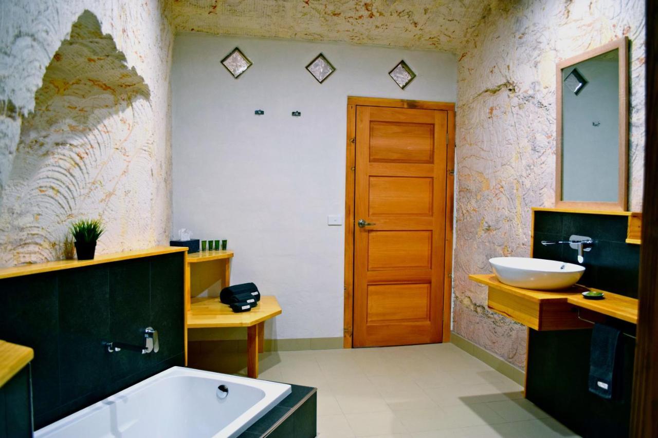 Dug Out B&B Coober Pedy Exteriör bild