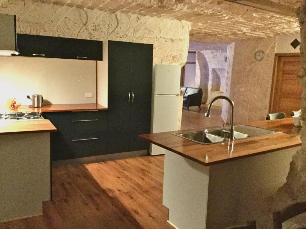 Dug Out B&B Coober Pedy Exteriör bild